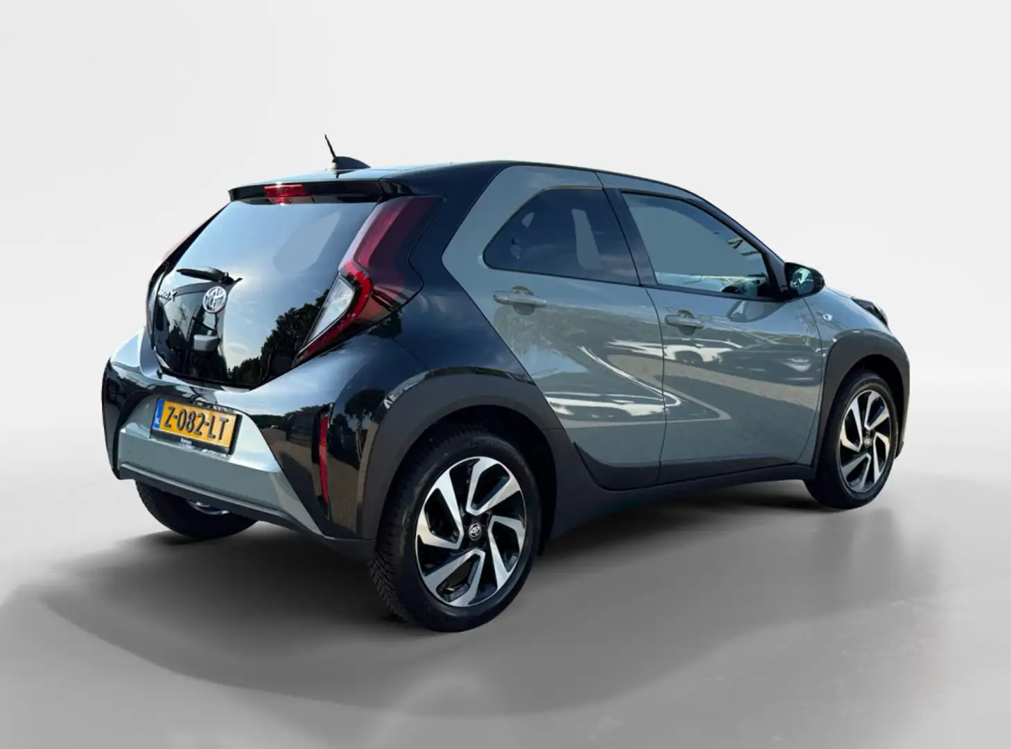 Toyota Aygo X 1.0 VVT-i MT Pulse I Carplay I Camera I Climate Co Vert - 2