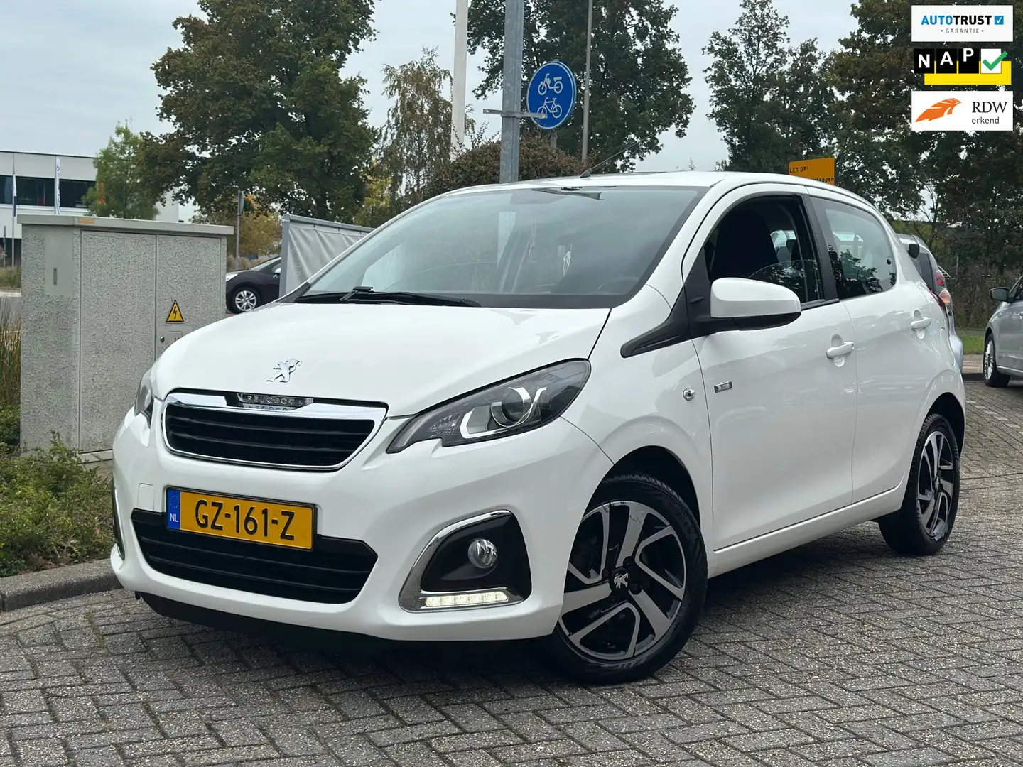 Peugeot 108 1.0 e-VTi Envy Weiß - 1