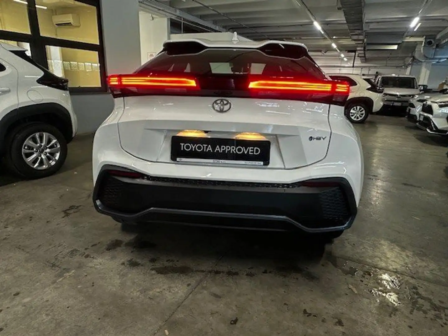Toyota C-HR C-HR II 2023 1.8 hev Active fwd e-cvt Blanc - 2