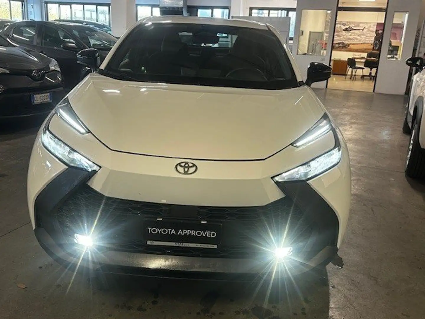 Toyota C-HR C-HR II 2023 1.8 hev Active fwd e-cvt Blanc - 1