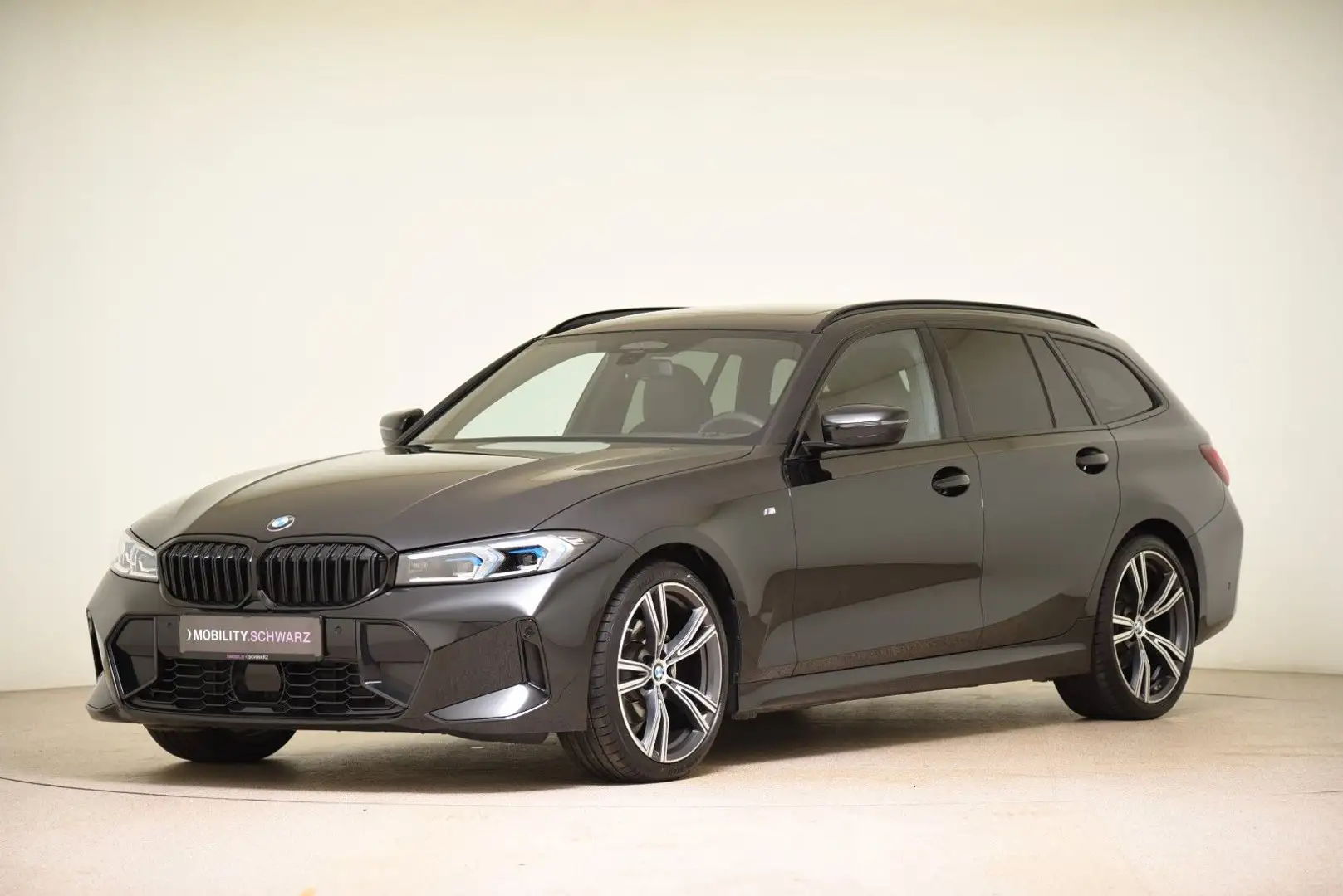 BMW 320 d xDrive Touring M Sport Pano AHK *UVP:77.930 Schwarz - 1