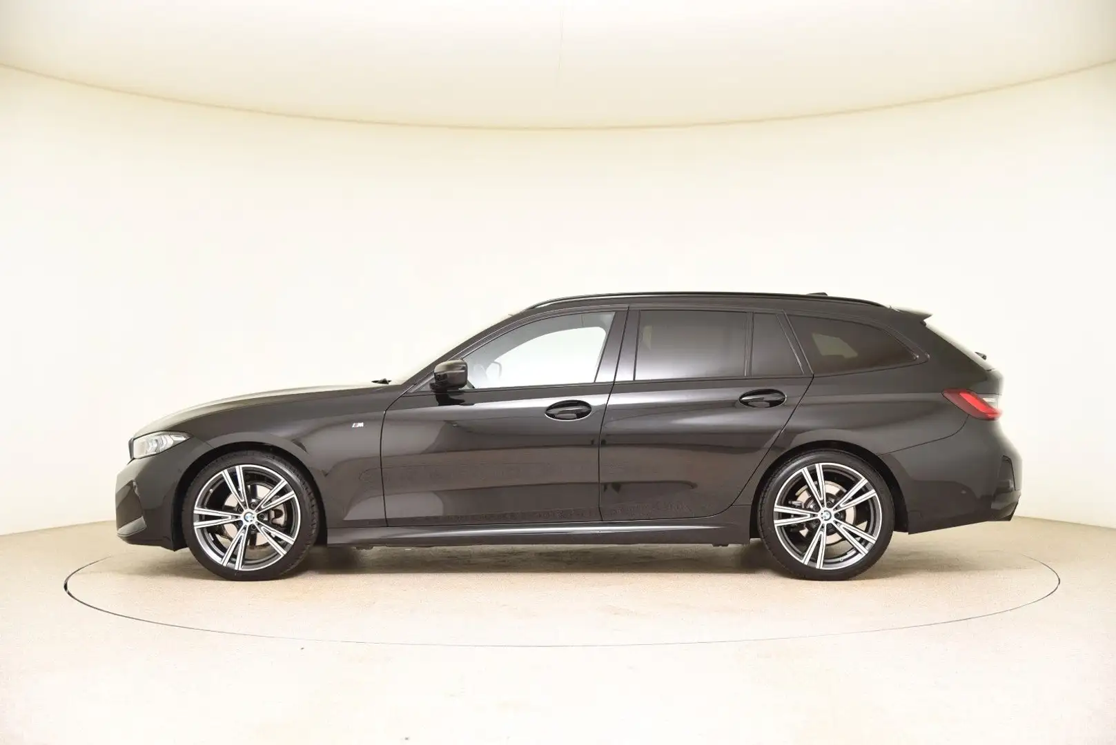 BMW 320 d xDrive Touring M Sport Pano AHK *UVP:77.930 Schwarz - 2