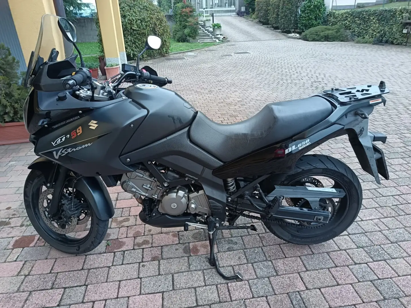Suzuki V-Strom 650 Travel Nero - 2