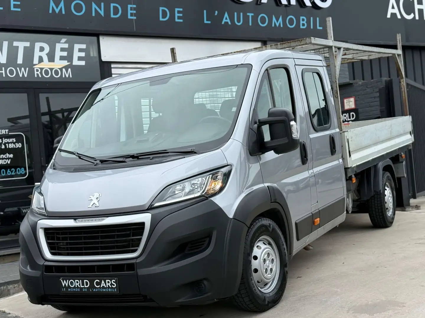 Peugeot Boxer 2.2 BlueHDi TVA*BTW BENNE/ 7PLACES/ NAVI/ CAMERA/ Gris - 1