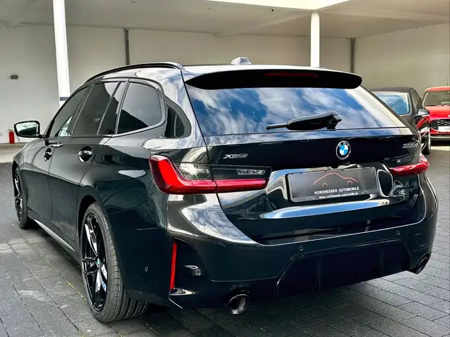 BMW 3 Series view 3