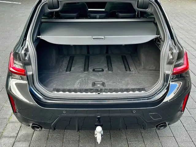 BMW 3 Series view 8