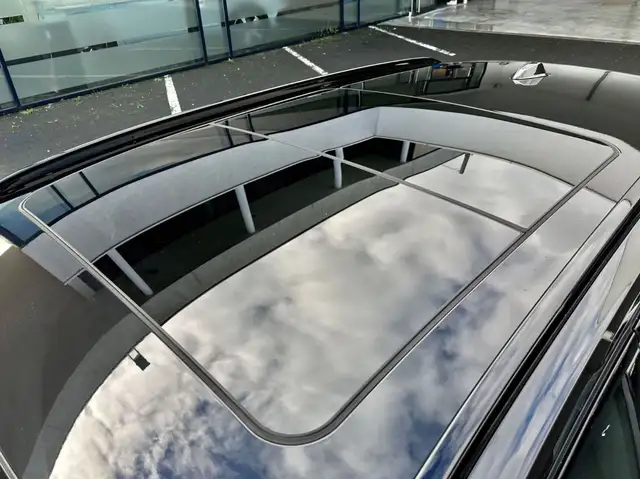 BMW 3 Series view 9