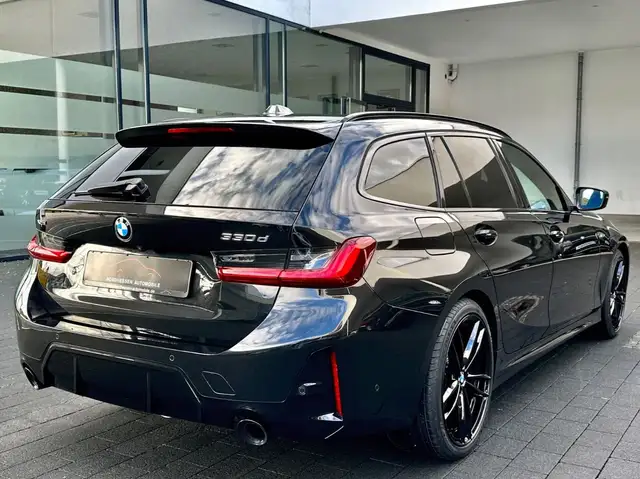 BMW 3 Series view 4
