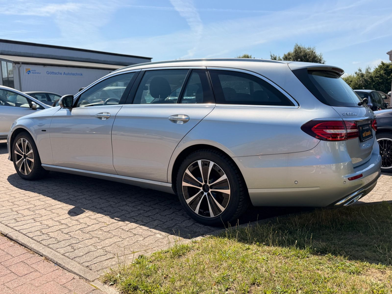 Mercedes-Benz E 300 E T-Modell AHK/KAMERA/SHZ/TEMP — photo 6