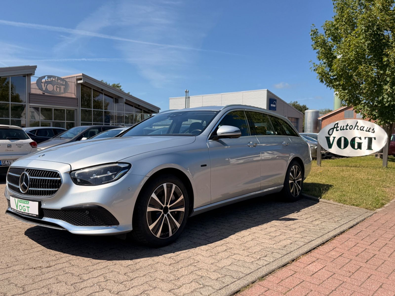 Mercedes-Benz E 300 E T-Modell AHK/KAMERA/SHZ/TEMP