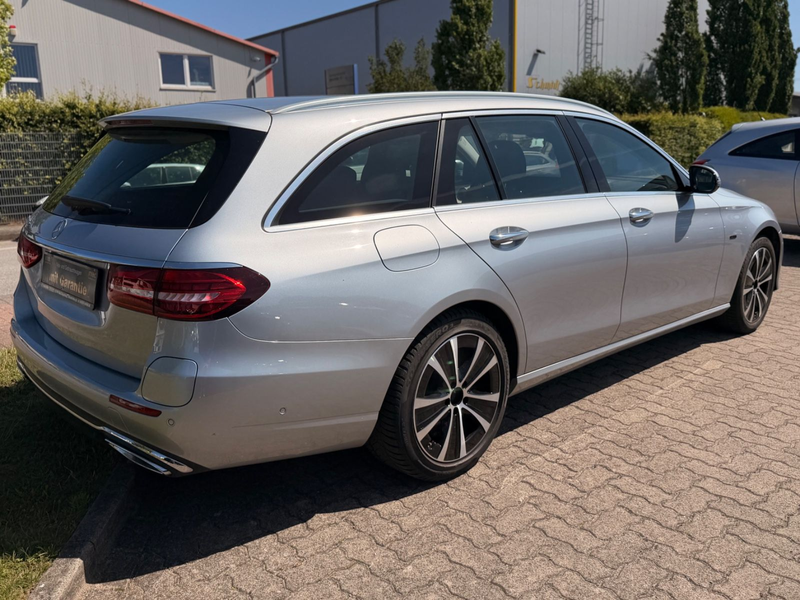Mercedes-Benz E 300 E T-Modell AHK/KAMERA/SHZ/TEMP — photo 4