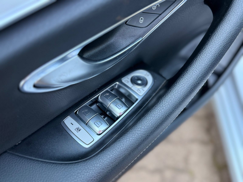 Mercedes-Benz E 300 E T-Modell AHK/KAMERA/SHZ/TEMP — photo 9