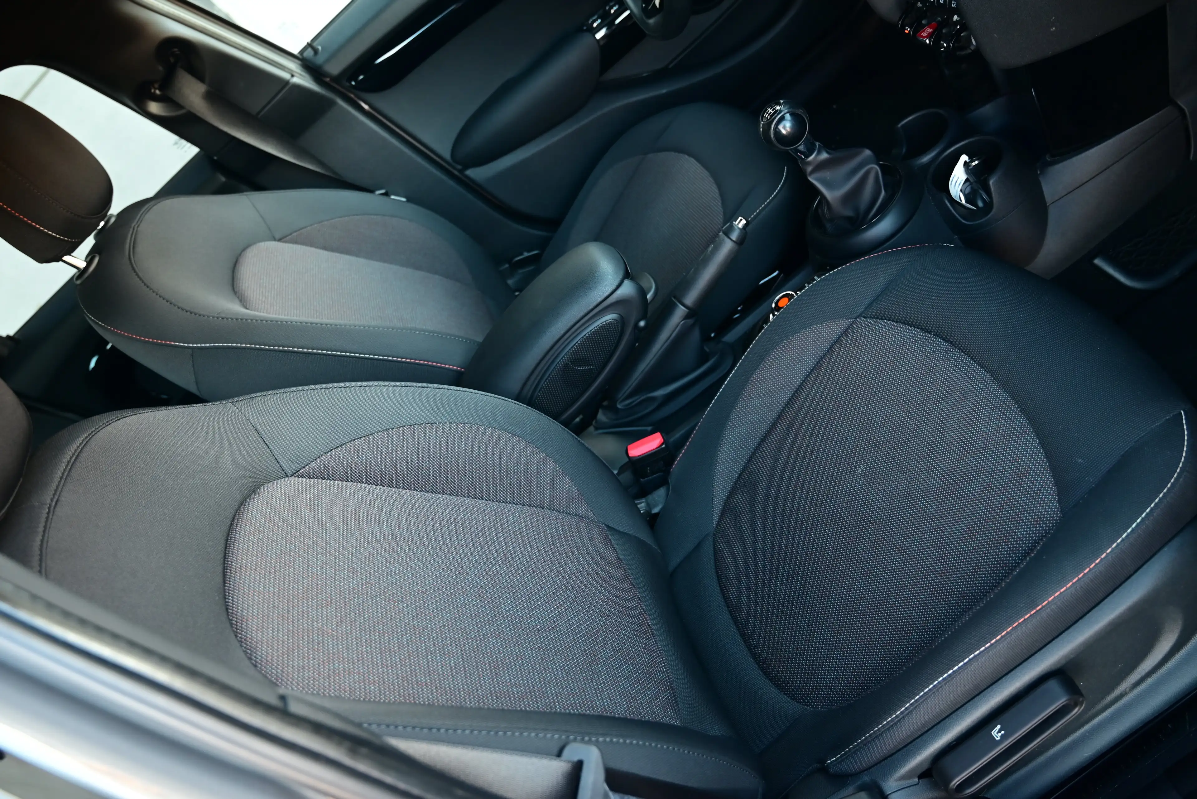 MINI One D 5 DOORS / ISLINGTON / NAVI / PDC / AIRCO / TOP — photo 13