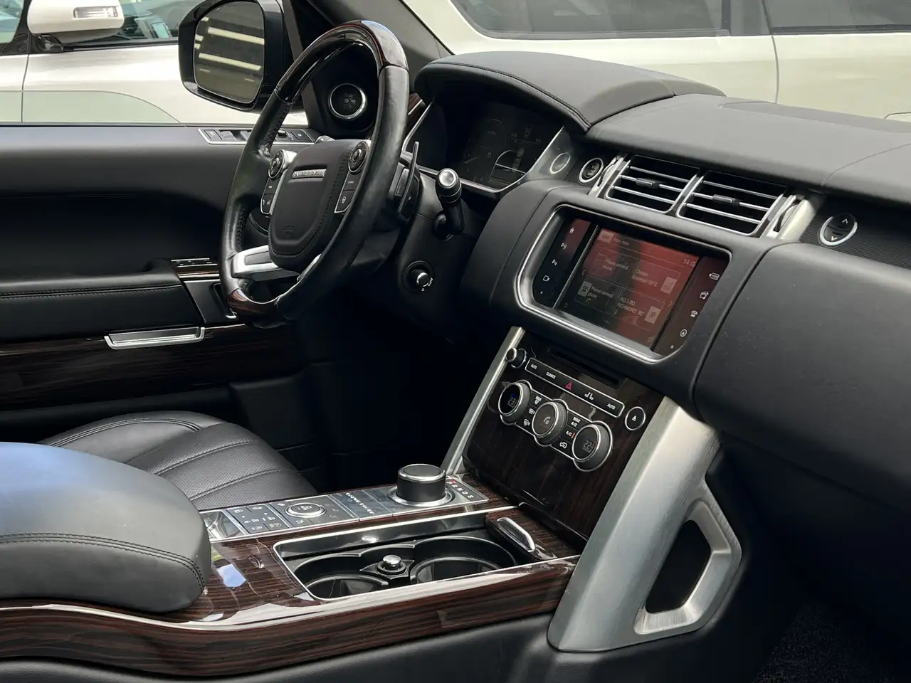 Land Rover Range Rover снимка Land Rover Range Rover