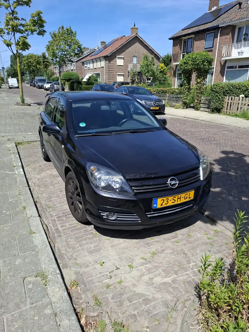 Opel Astra 1.6 Enjoy Zwart - 1