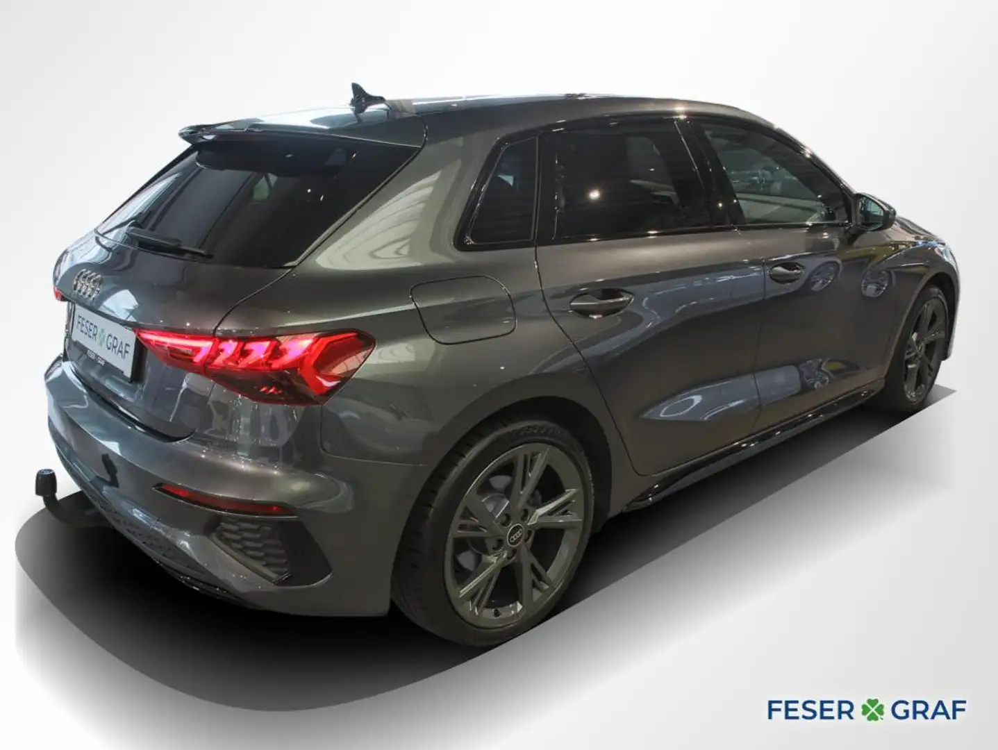 Audi A3 35 TDI 2x S line AHK Matrix Pano Grau - 2