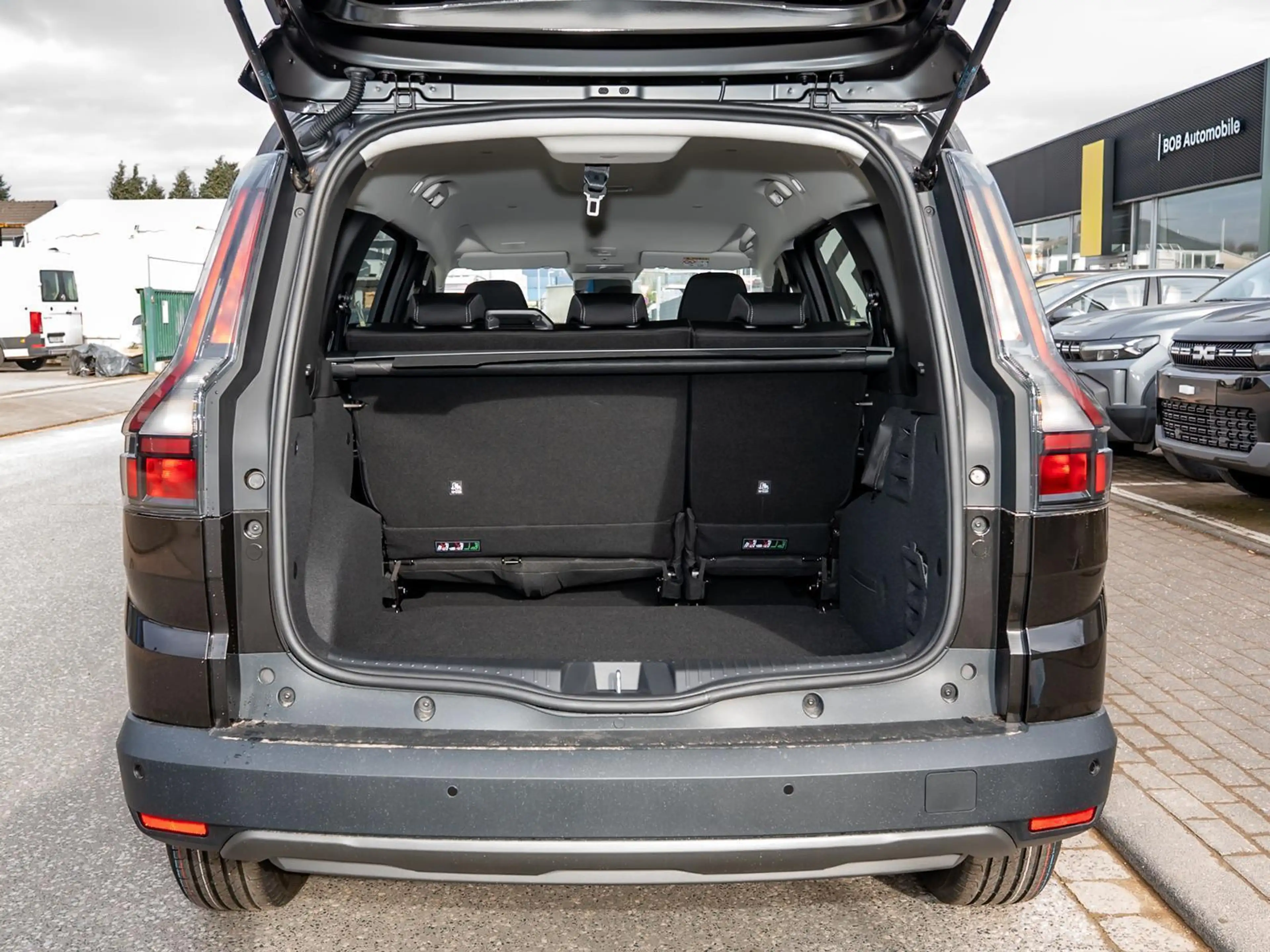 Dacia Jogger Journey hybrid 155 NAVI SHZ PDC KLIMA BT — photo 7