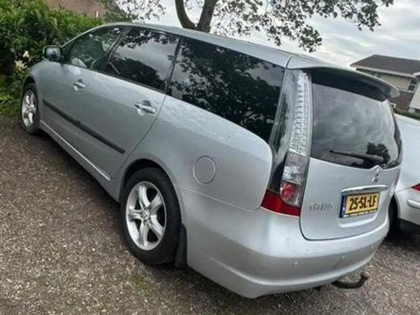 Mitsubishi Grandis Grandis 2.4-16V Intense Gümüş rengi - 1