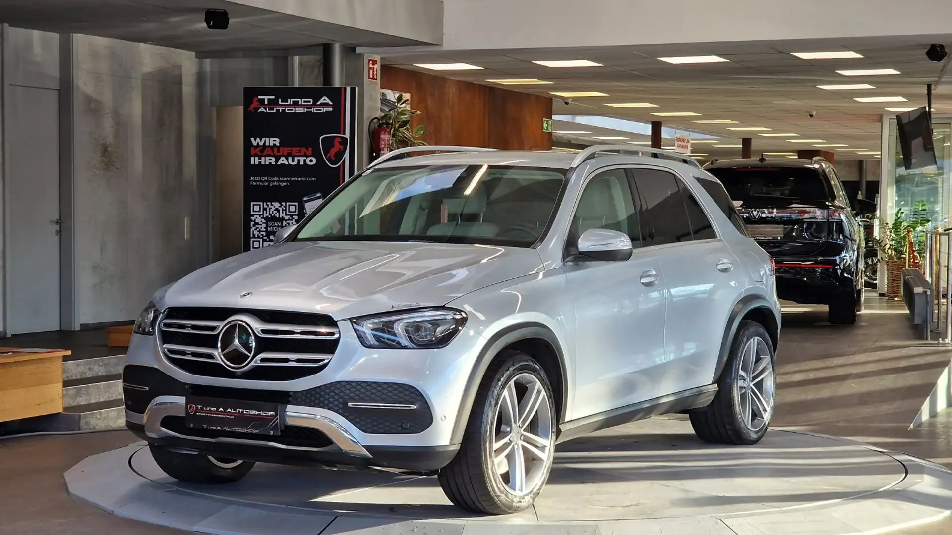 Mercedes-Benz GLE 350 de 4Matic 1-Hand Aut. *Head-up*360Grad*AHK* Silber - 1