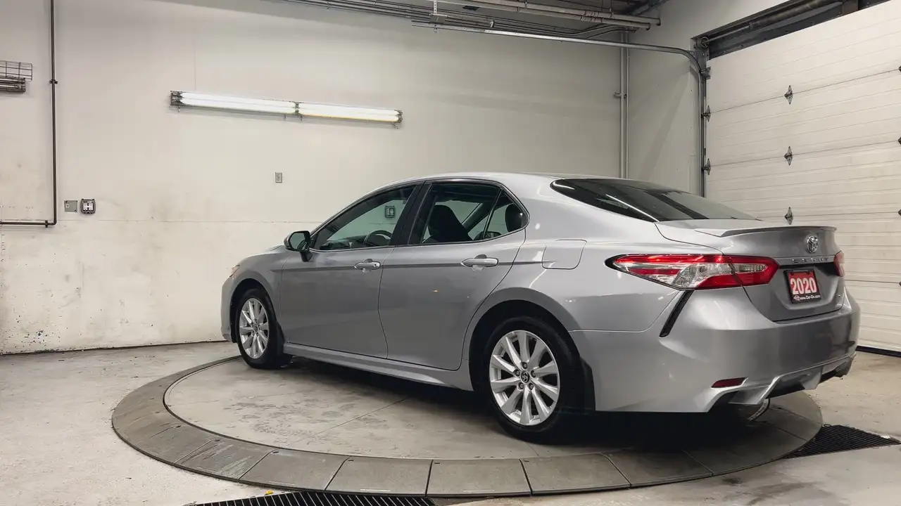 Toyota Camry снимка Toyota Camry