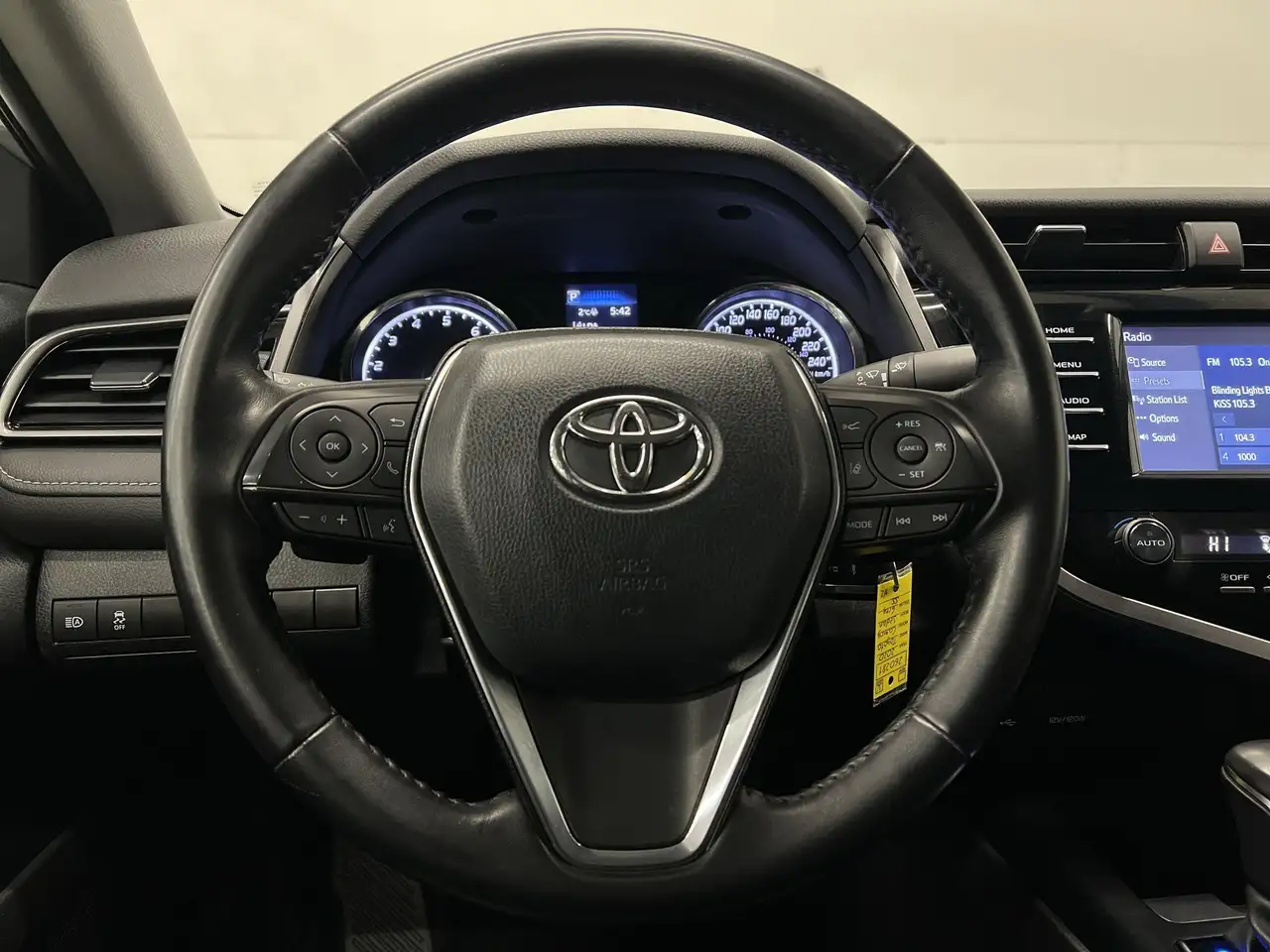 Toyota Camry снимка Toyota Camry