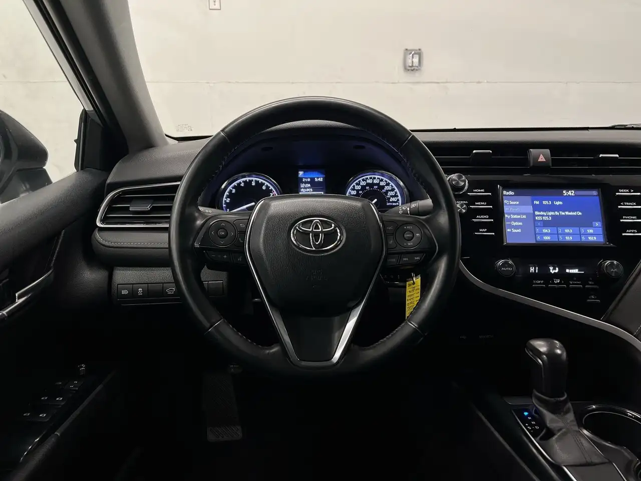 Toyota Camry снимка Toyota Camry