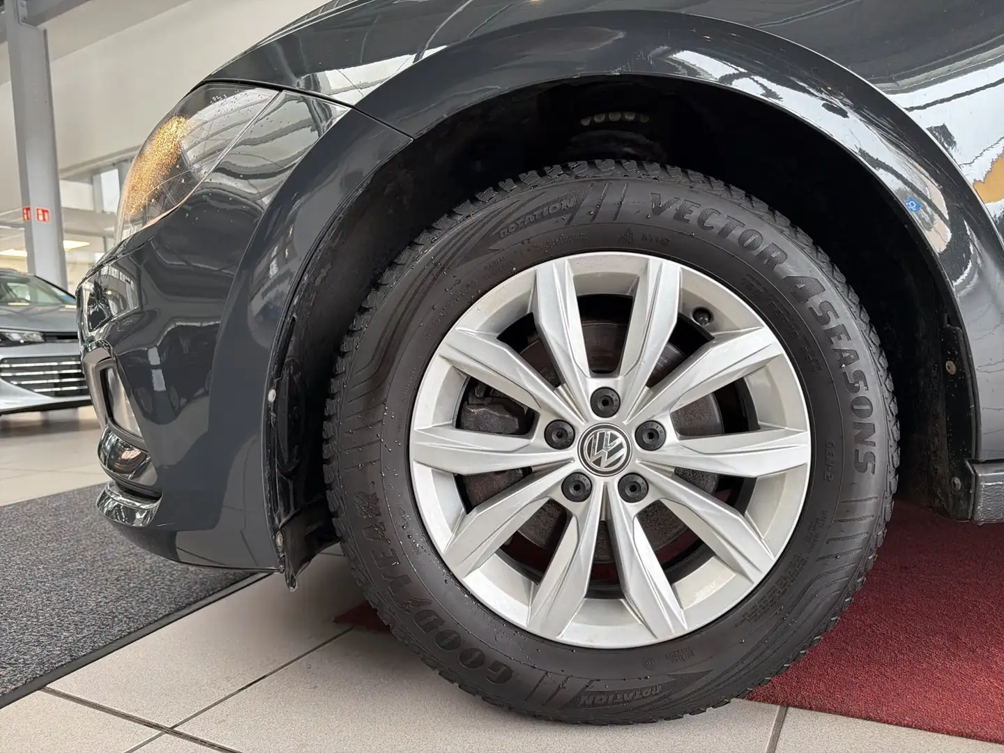 Volkswagen Polo Highline TSi Navi PDC v+h Highline Grau - 2