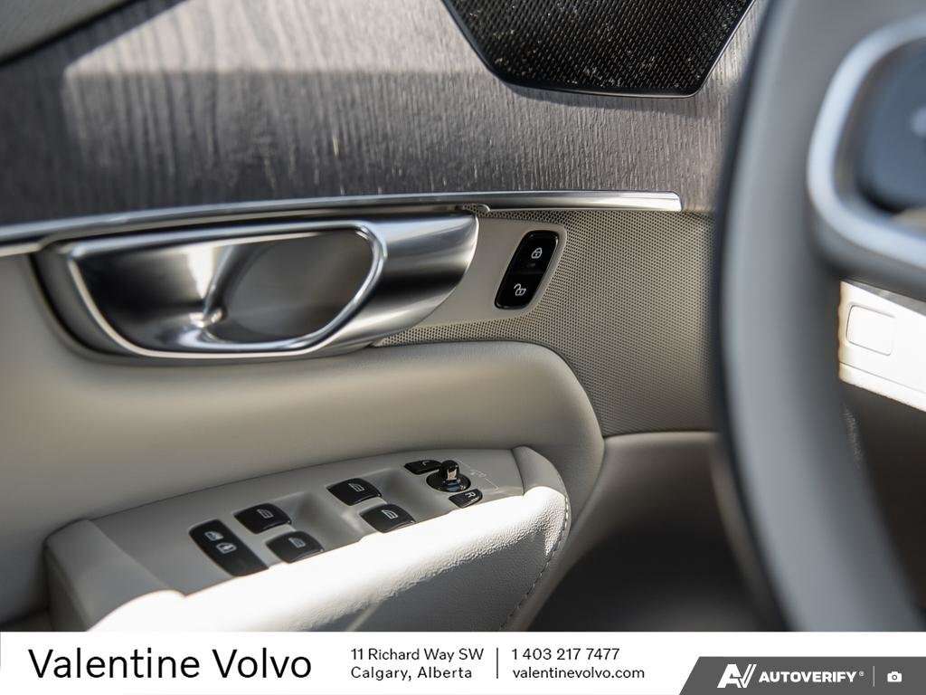 2023 Volvo XC90 thumb 17