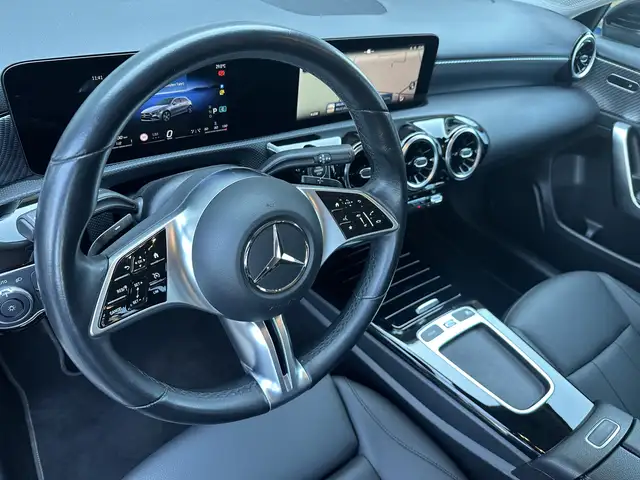 Mercedes-Benz A view 9