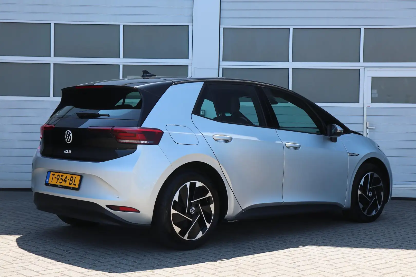 Volkswagen ID.3 145pk Pro 58 kWh | SoH 96% | Navigatie | Stoelverw Grijs - 2