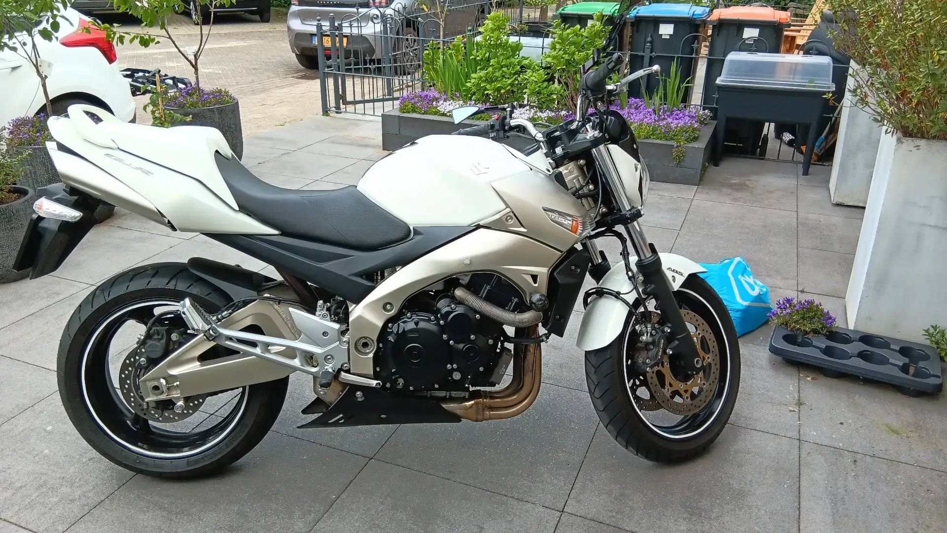 Suzuki GSR 600 Wit - 1