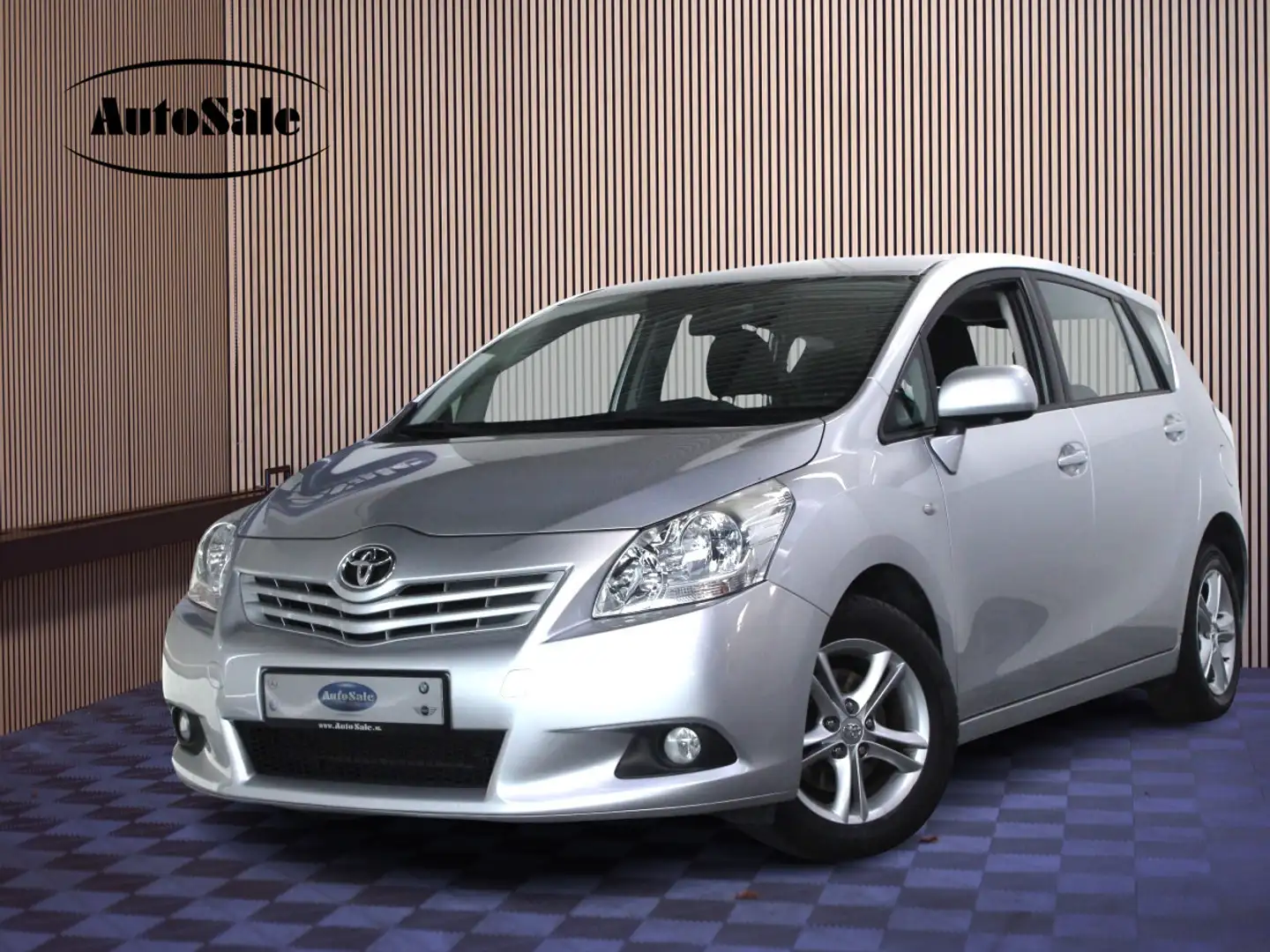 Toyota Verso 1.8 VVT-i Dynamic 7pers AUTOMAAT youngtimer NAVI C Grijs - 1