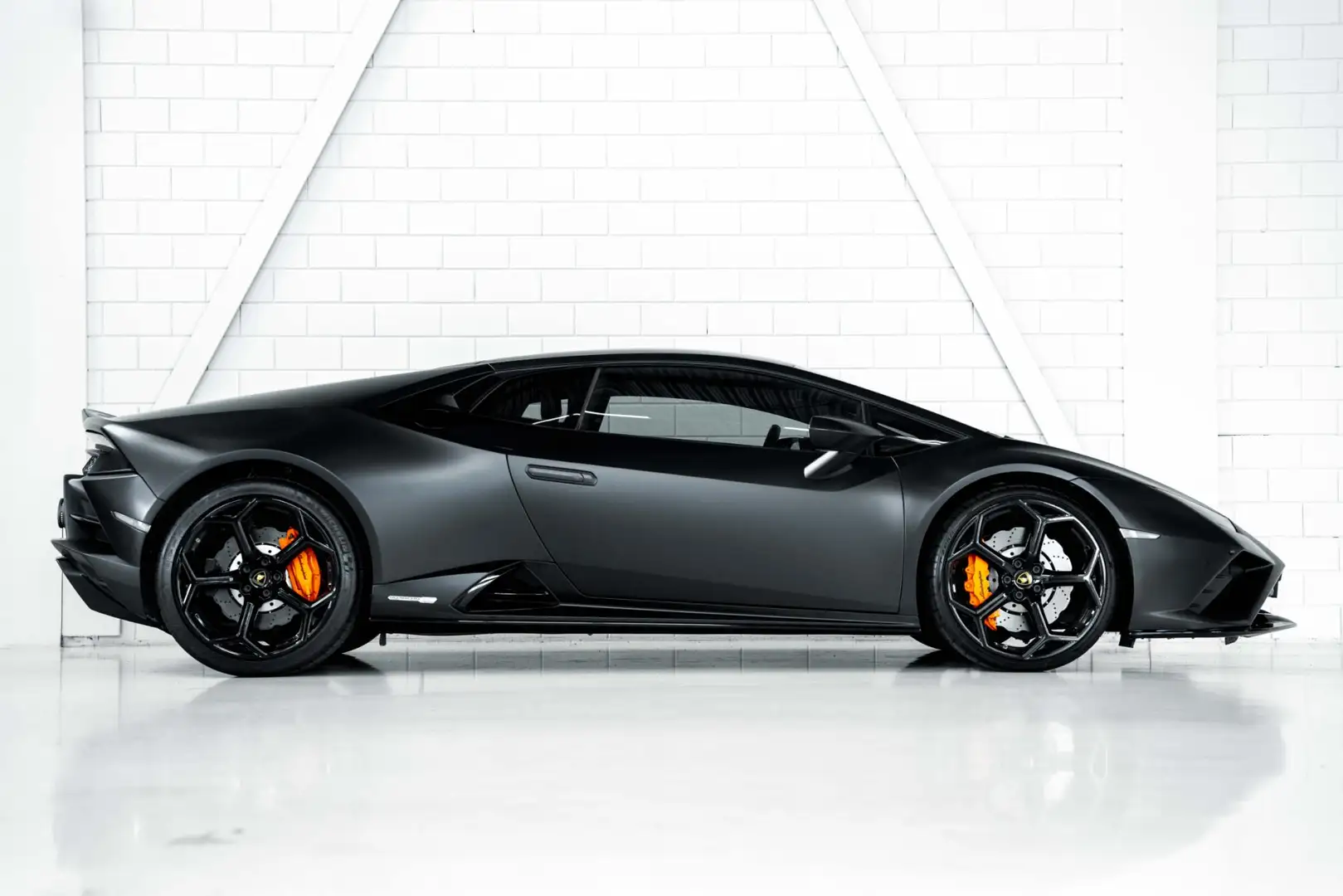 Lamborghini Huracán EVO RWD l Hermes interior l Matte black Wrapping | Blauw - 2