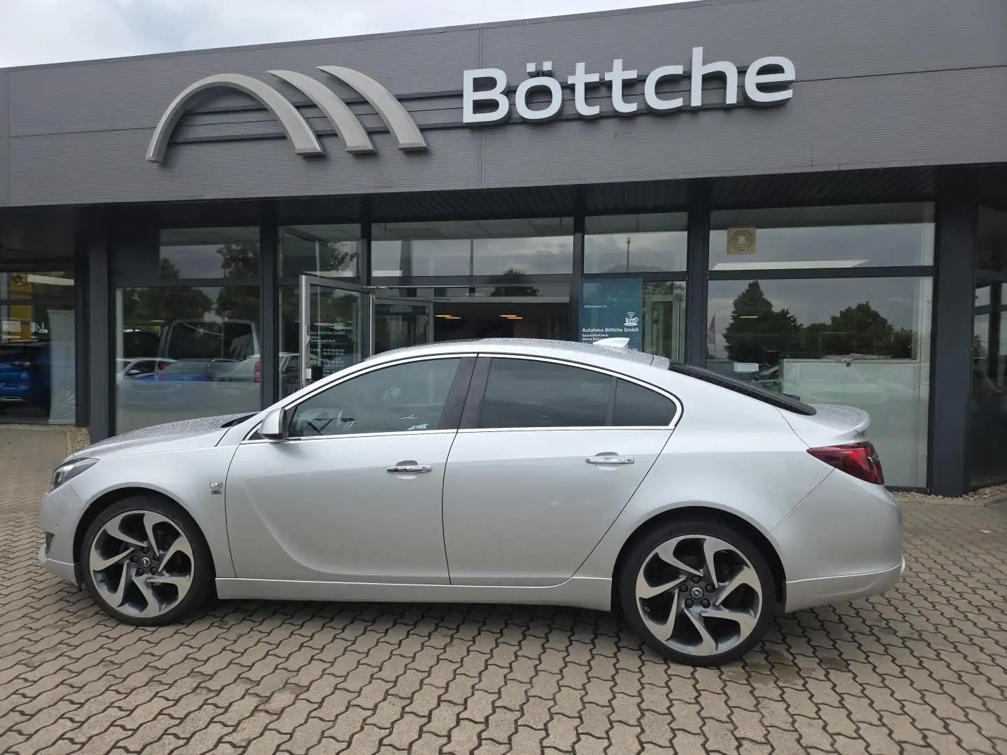 Opel Insignia Innovation 1.6 CDTI AHK/Bi-Xenon/Shz/Klimaauto Silber - 2