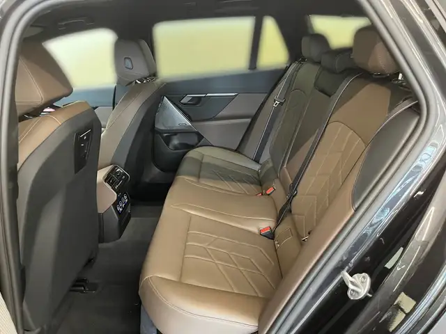 BMW 5 Series view 7