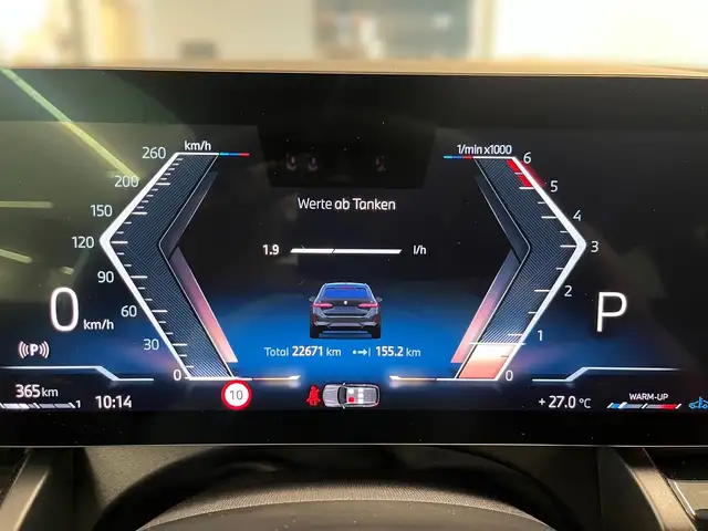 BMW 5 Series view 4