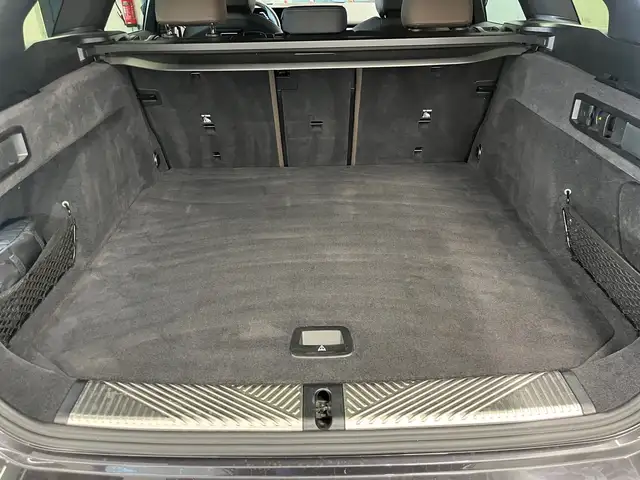 BMW 5 Series view 11