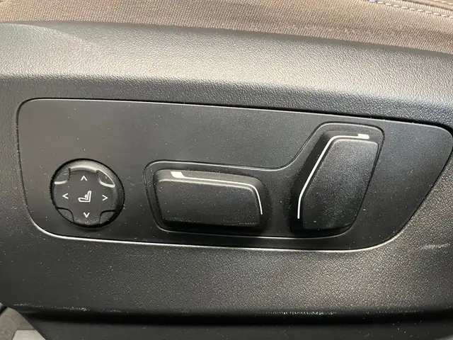 BMW 5 Series view 6