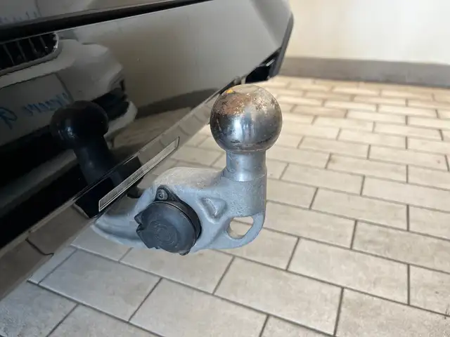 BMW 5 Series view 12