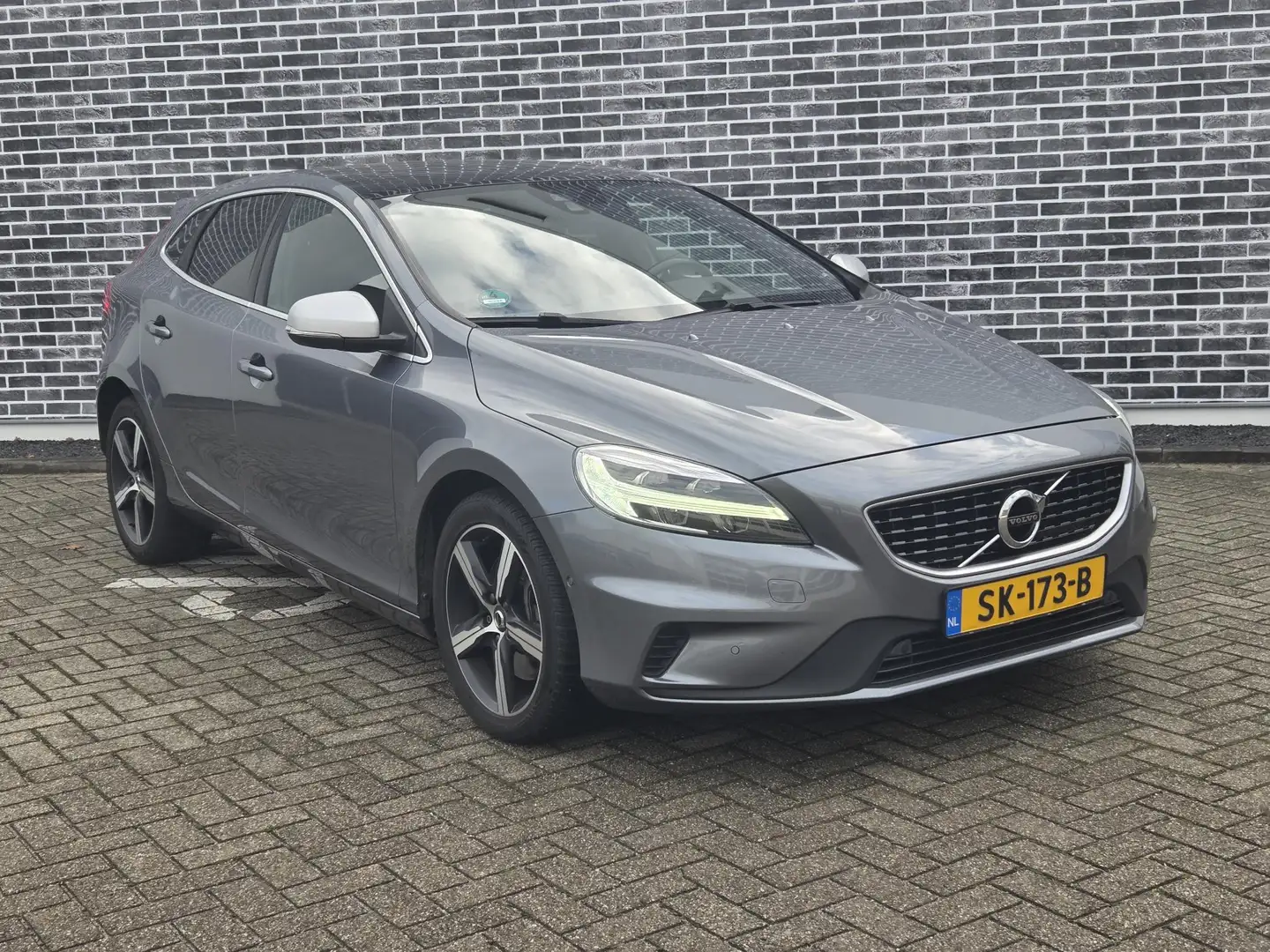 Volvo V40 2.0 T4 Business Sport | Panoramadak | Standkachel Gris - 2