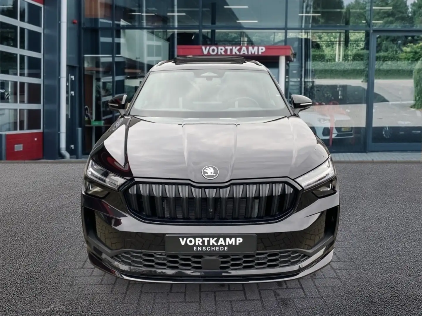 Skoda Kodiaq 1.5 TSI E-HYBRID SPORTLINE PANO-DAK/TREKHAAK/LMW20 Black - 2