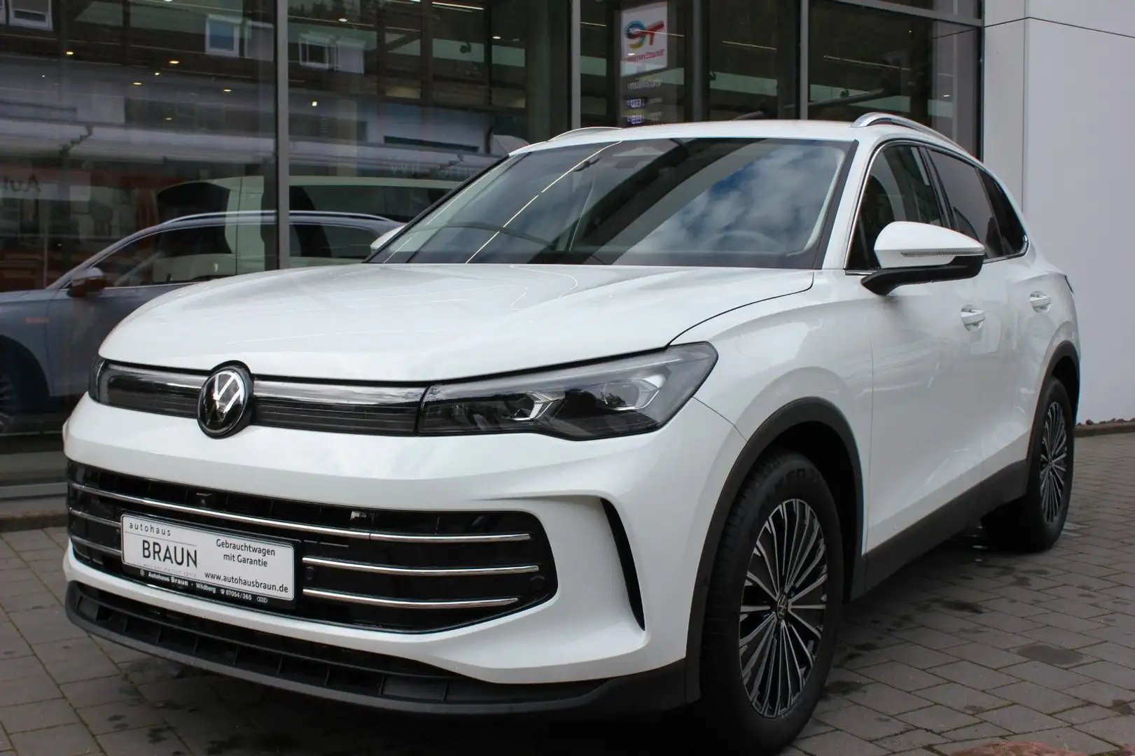 Volkswagen Tiguan 1.5 eTSI Elegance *Navi, IQ.Light* Weiß - 2