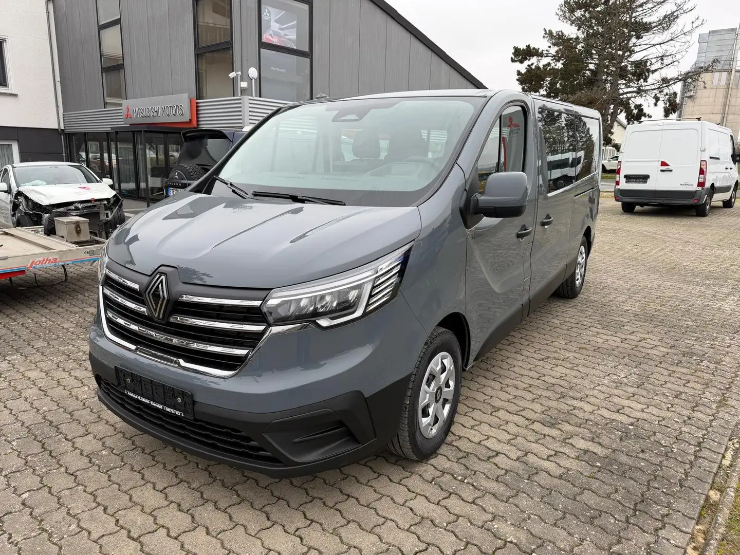 Renault Trafic Trafic dCi 150 Blue dCi 150 Grand Evolution Šedá - 1