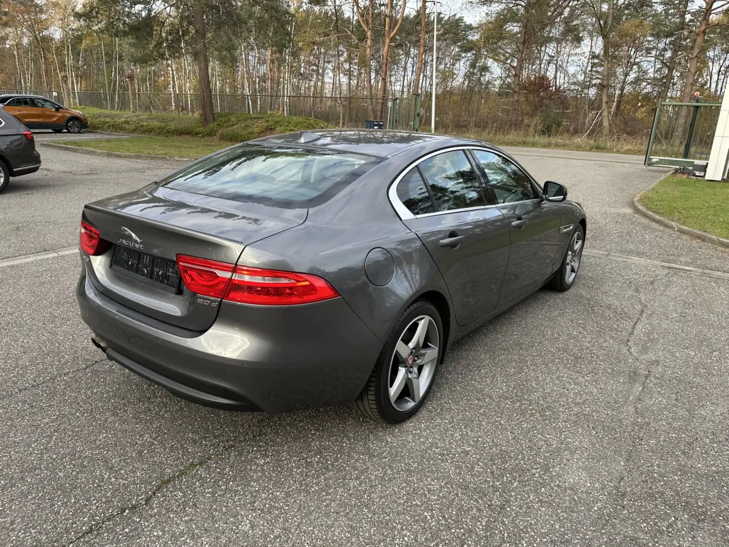 Jaguar XE 2.0d 180cv auto Grigio - 2