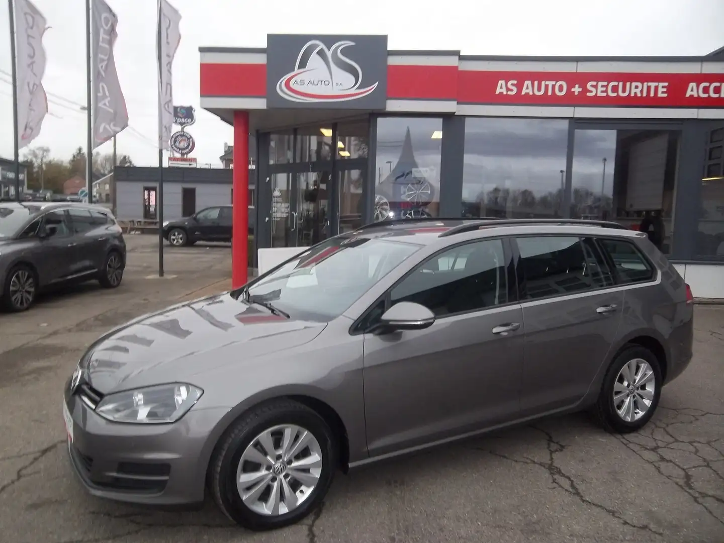 Volkswagen Golf Variant VII 1.6 TDi 105cv Trendline BMT DPF Gris - 1