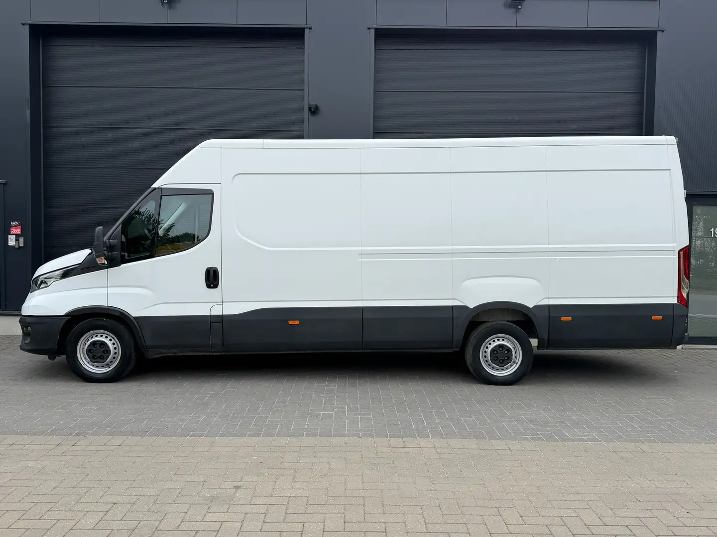 Iveco Daily 3.0D 35s18 / L4 / Trekh 3.5 T / € 18.174 Ex BTW Blanco - 2