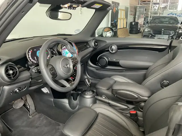 Mini Convertible view 3