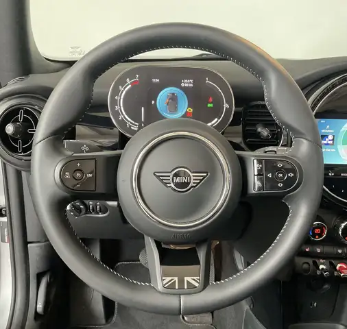 Mini Convertible view 4