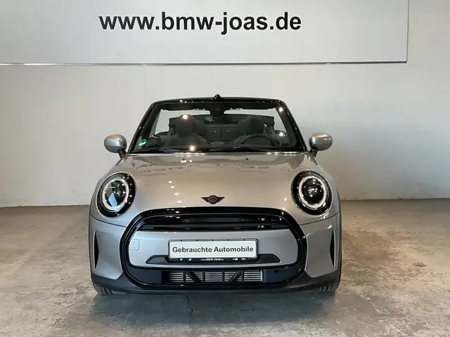 Mini Convertible view 2