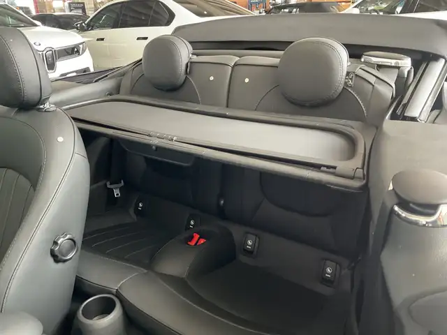Mini Convertible view 8